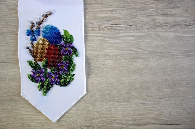 przykłady haftów na tkaninach